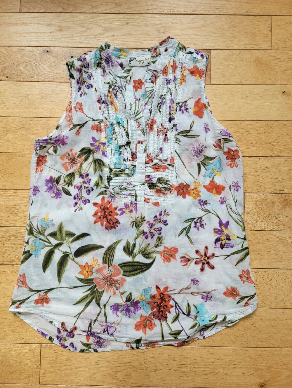 Women's Magazine Sleeveless Floral Top (Size: Medium)